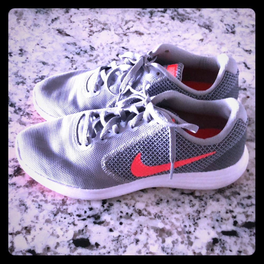 Nike Revolution 3 Wolf Grey, Hyper Orange